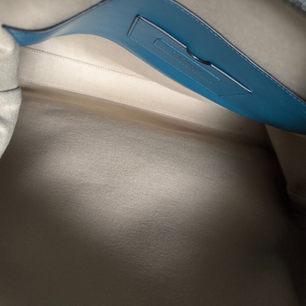 COPY - GIVENCHY Medium Soft Antigona in Petrol Blue. - Picture 5 of 17